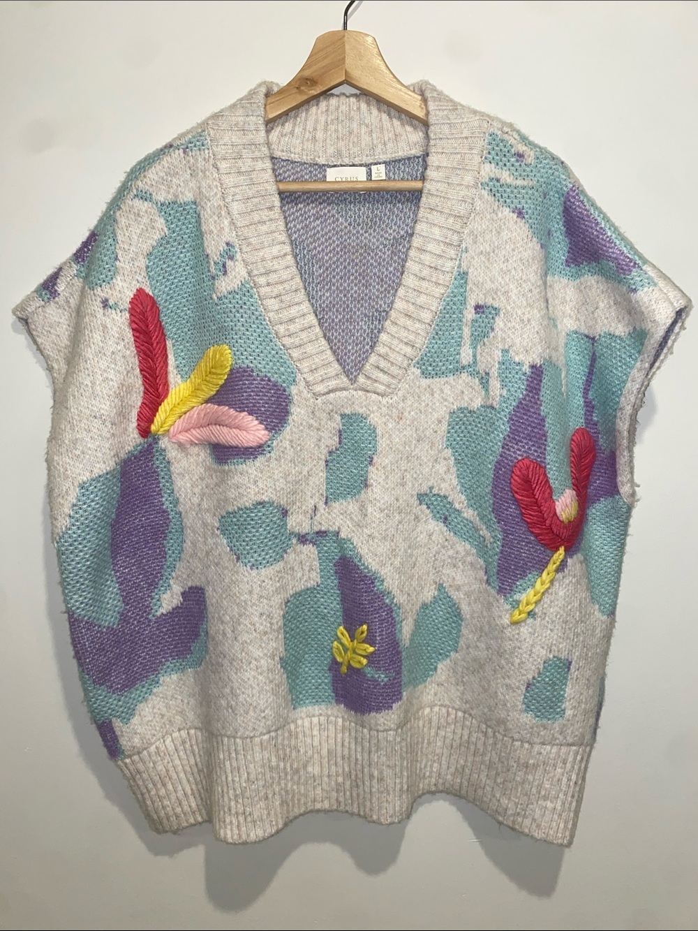 Cyrus Cream V-Neck Sweater Vest with Pastel Floral Embroidery - Picture 2 of 7